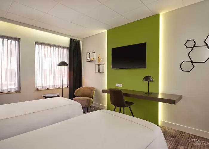 Park Plaza Отель