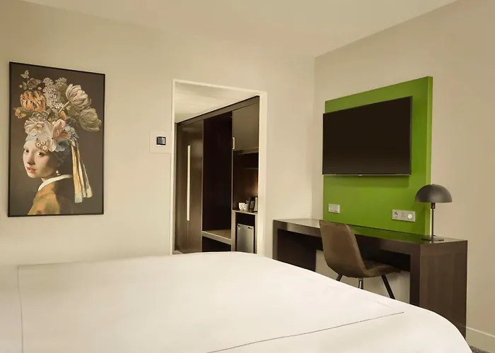 Отель Park Plaza 4*