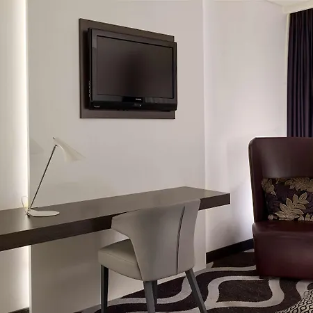 Park Plaza Hotel 4*