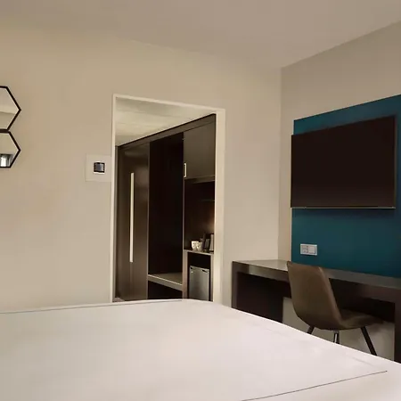 Park Plaza Hotel 4*