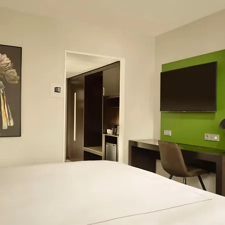 Park Plaza Hotel 4*