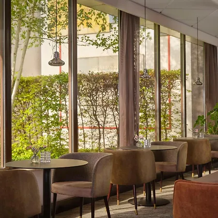 Park Plaza 4*