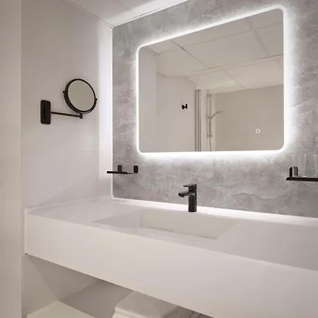 Park Plaza Hotel 4*