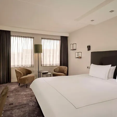 Park Plaza Hotel 4*