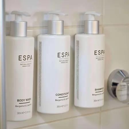 מלון Park Plaza 4*