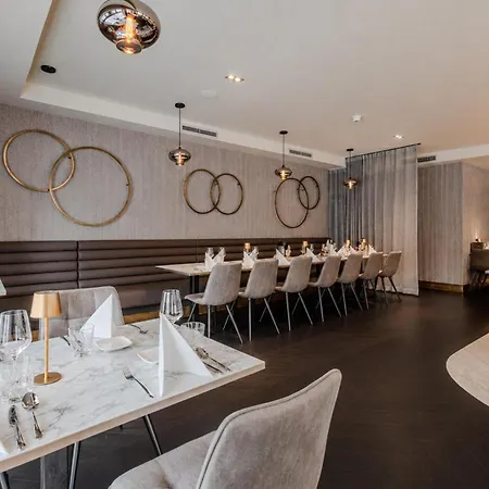 Park Plaza Hotel 4*